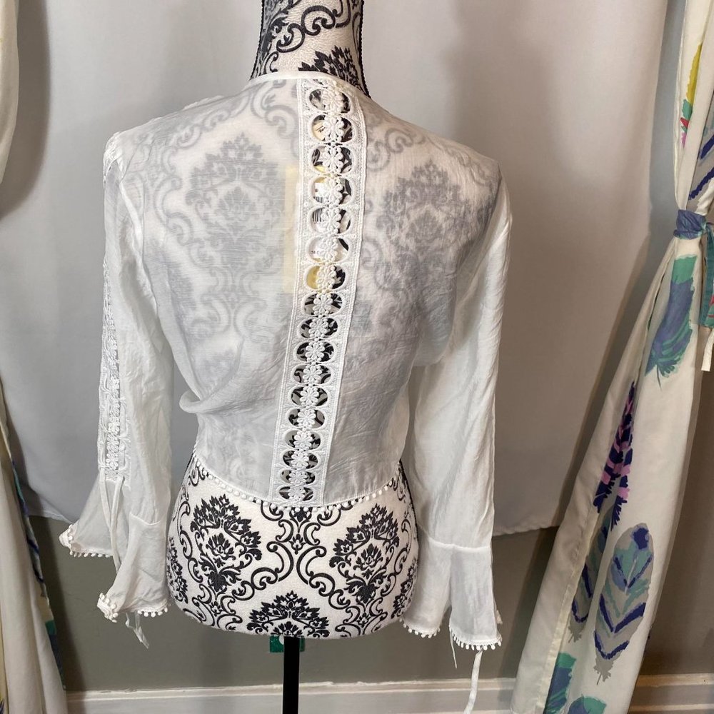 Elan Crochet Tie Front Crop Top White lightweight bell sleeve tie front. Size L - Picture 11 of 12